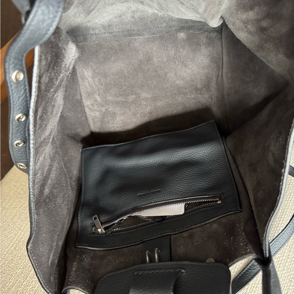 Celine bag in dark grey. - Picture 9 of 11